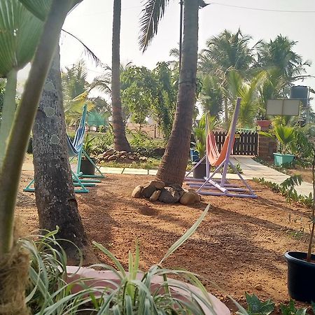 The Yuppi Hippi Hideout Hotel Anjuna Bagian luar foto