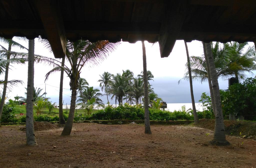 The Yuppi Hippi Hideout Hotel Anjuna Bagian luar foto