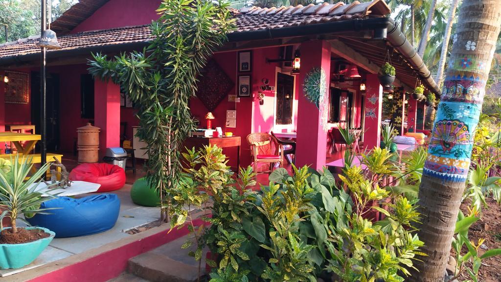 The Yuppi Hippi Hideout Hotel Anjuna Bagian luar foto